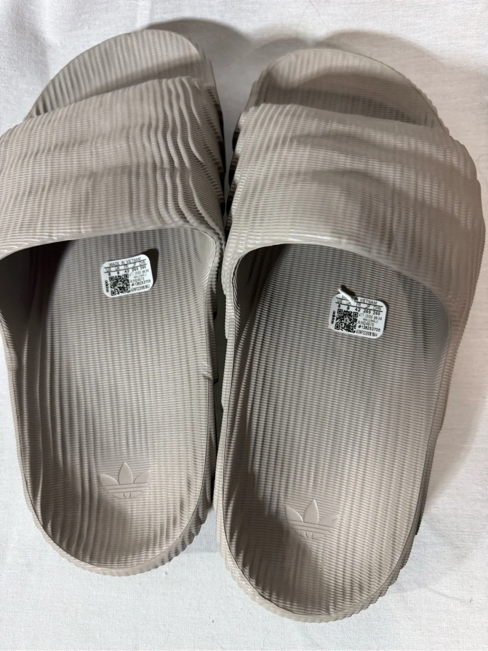 adidas Adilette 22 Taupe Textured Slide Sandals Size 8